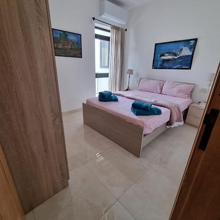 Modern Three Bedroom Apartment In Center Bugibba San Pawl il-Baħar Eksteriør bilde